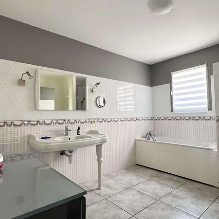 Villa Spacieuse 6 Pers, Piscine Privée Et Wifi Proche - Fr-1-607-218